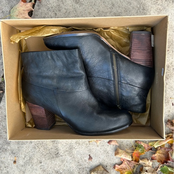 Cole Haan Black Cassidy ankle boots, size 10 - Picture 7 of 14